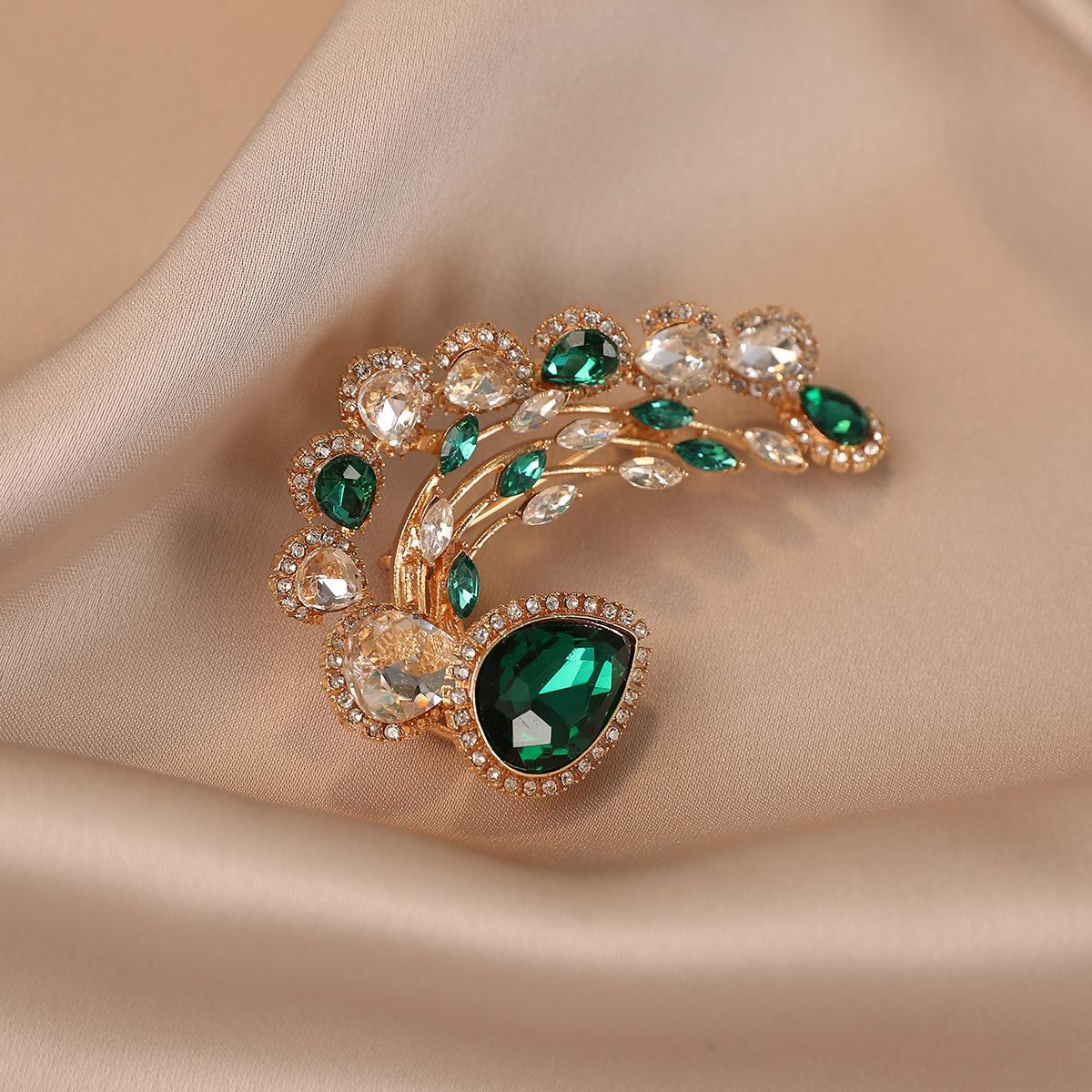 

Изысканная и Модная Изумрудная Брошь Женский Дизайн Антибликовая Фиксированная Платье Легкая Роскошь Грандиозная и Универсальная Корсажная Брошь