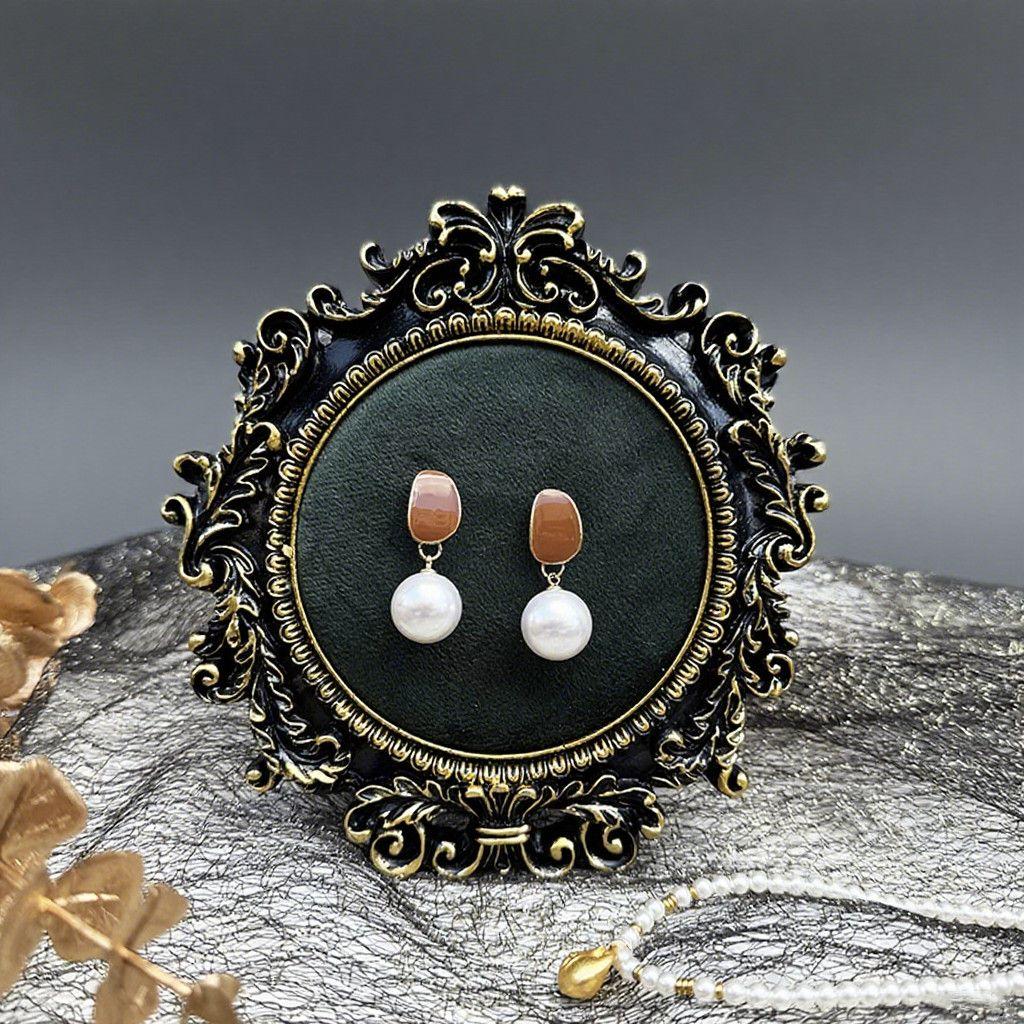 

Vintage jewelry display stand jewelry earrings earrings necklace storage resin craft light luxury black and white red