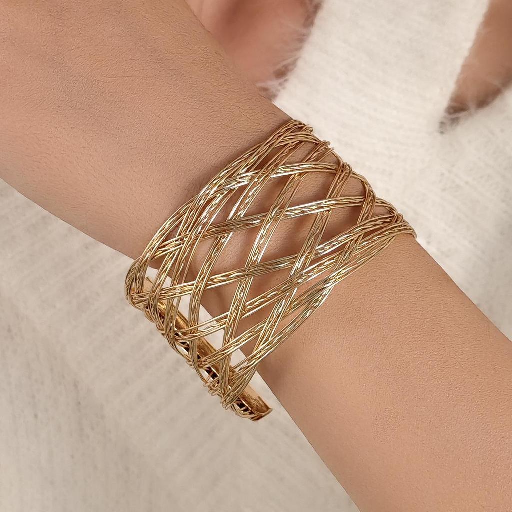 European & American High-End Gold Wire Multi-Layer Bracelet Necklace.
