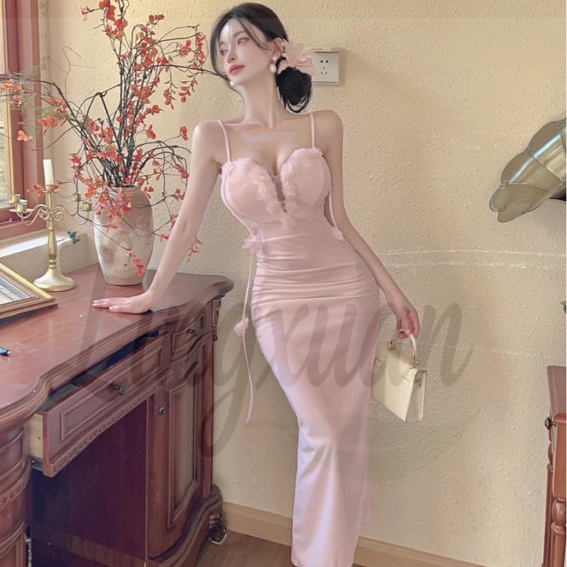 Elegant V-neck Floral Spaghetti Strap Evening Gown with Slit Medium розовый