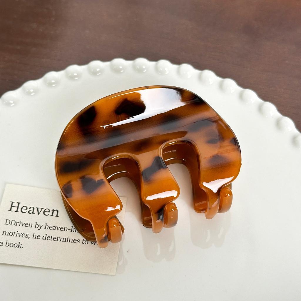 Sophisticated Hair Resin Clips With Heart Design Ideal For Everyday Wear And Events Special