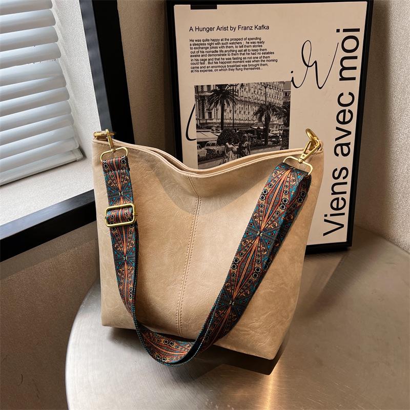 Women's Large Capacity Crossbody Bag - 2023 Spring/Summer Retro Wide Strap Bucket Bag with High-Quality Texture