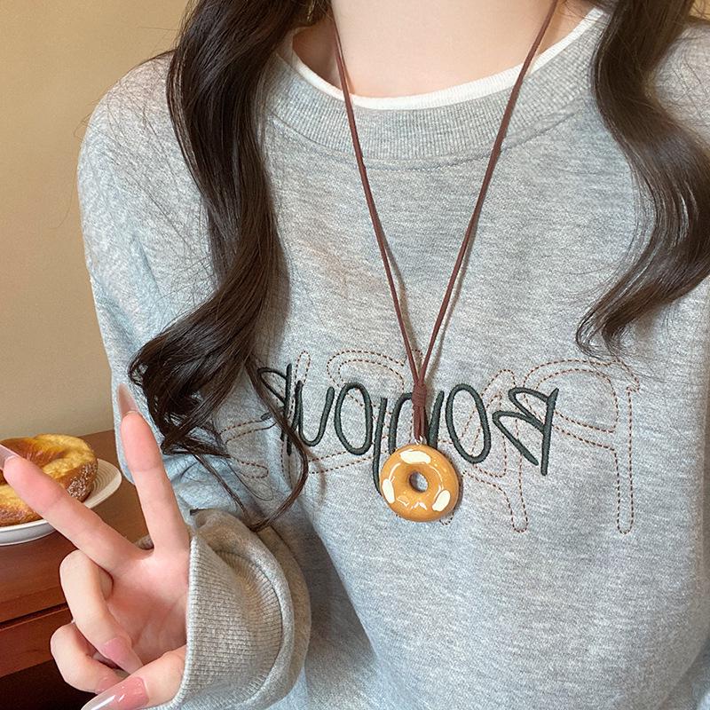Retro Chinese Tassel Necklace: Unique Ethnic Style Women's High-End Clavicle Chain.