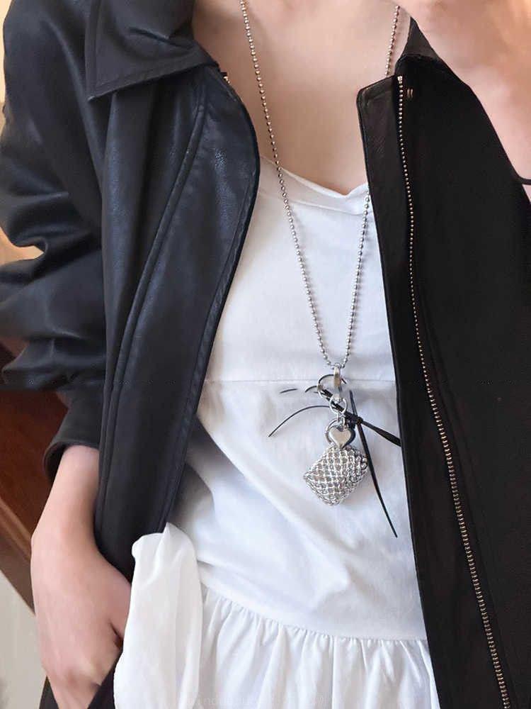 

Серебряная плетеная сумка, ожерелье с бантом, персонализированный дизайн, высококлассная шейная цепочка, модная ниша, милое и крутое ожерелье в стиле для женщин