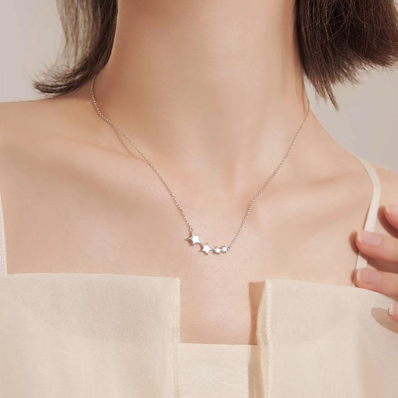 Collier étoile femme simple ins vent froid tempérament pentagramme clavicule chaîne acier inoxydable romantique galaxie chaîne