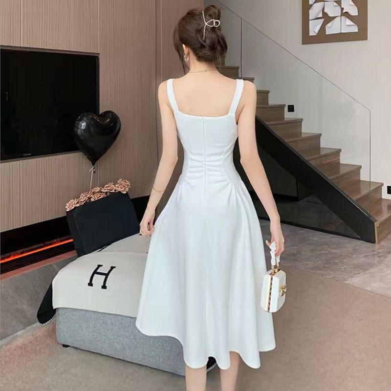 White suspender dress, new French square neck medium and long pleated meat cover dress.