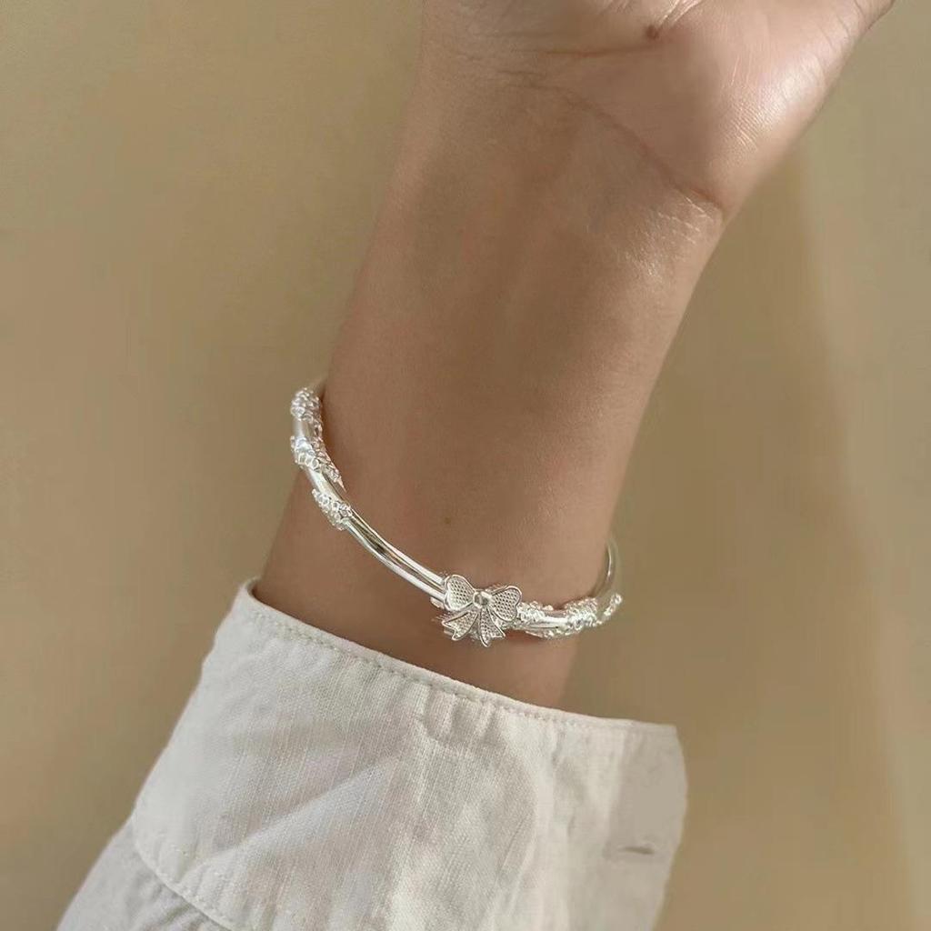 Exquisite Push-Pull Bow Bracelet with Brocade-like Floral Design for Women - 2024 Light Luxury Collection