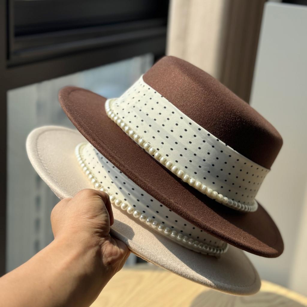 Nouveau Style Élégant à la Française Style Pois Perle Chapeau Plat pour Femmes Automne Hiver Voyage Bord de Mer Chapeau de Plage Laine