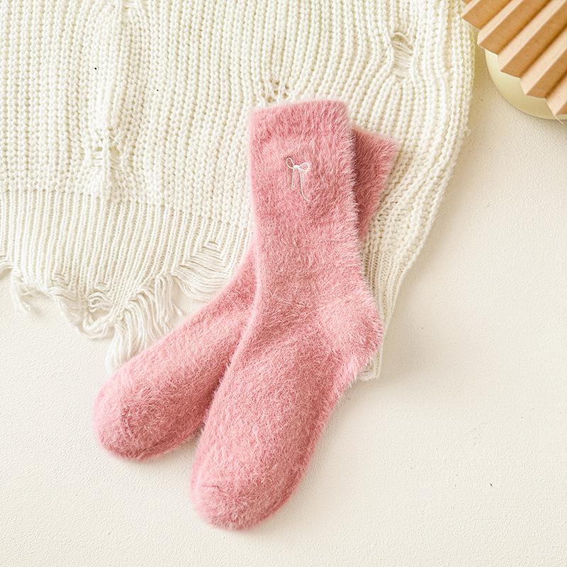 

Women s Korean-Style Plush Velvet Bow Socks: Warm, Cold-Resistant, Mid-Calf Winter Sleepwear глибокий рожевий колір