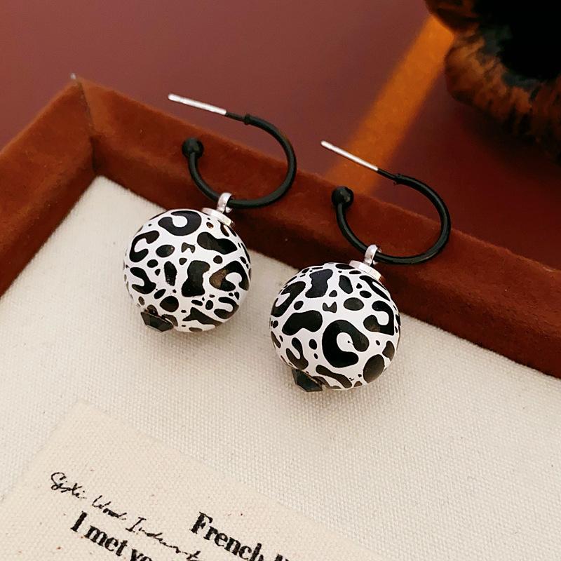 Retro Hong Kong Style Silver Needle Leopard Print Circle Earrings Light Luxury High-end Temperament Earrings Niche Earrings Women
