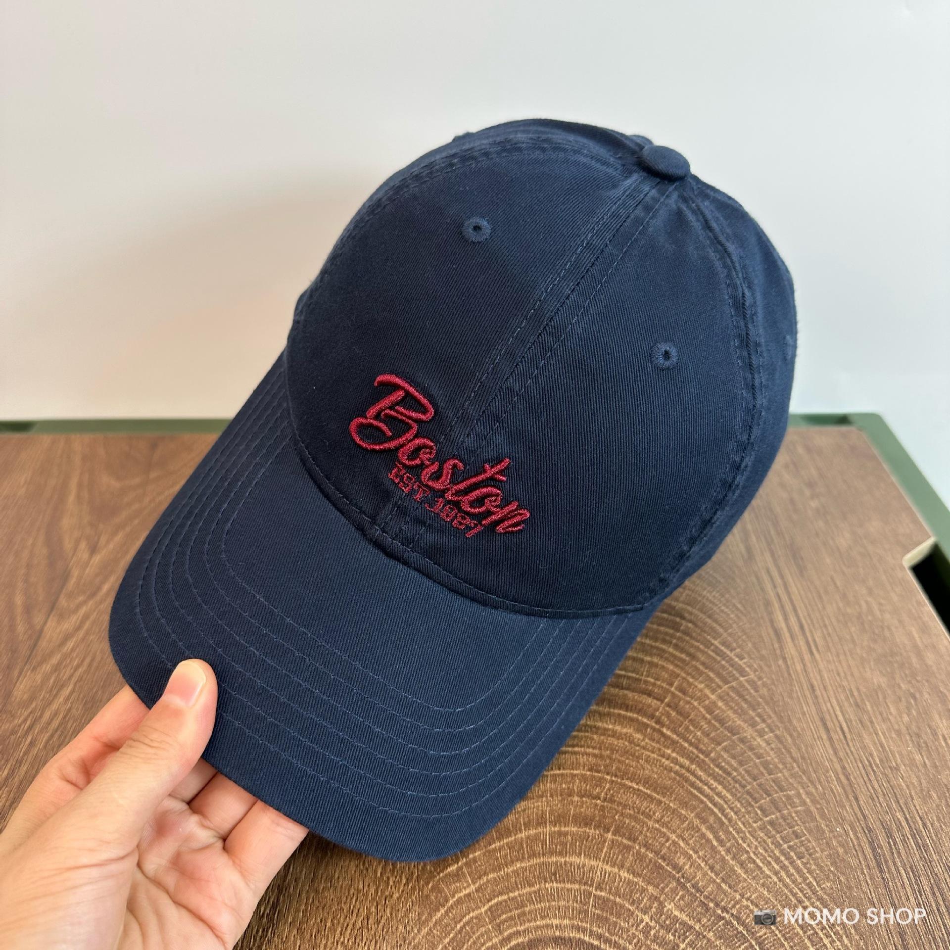

New trendy brand letter embroidered baseball cap for men and women couples street Korean version fashion versatile curved brim cap Adjustable (54-60cm) Темно-синій