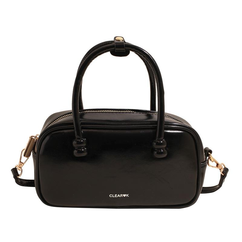 

Портативная сумка-подушка Женская новая модная универсальная сумка-мессенджер для поездок на работу Повседневная маленькая сумка With pendant чёрный