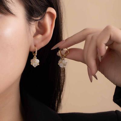 Light Luxury High-End Earrings, Simple Retro Opal Hydrangea Earrings, Women'S Fashion Niche Earrings.