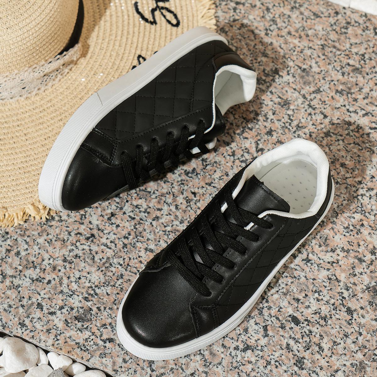 

2024 Большие размеры женские кроссовки дышащие студенческие повседневные прогулочные туфли для девочек плоские сетчатые белые вулканизированные туфли женские спортивные туфли на шнуровке 42 чёрный