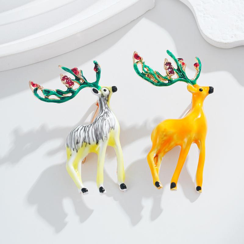 New Enamel Christmas Brooches Christmas Tree Snowman Santa Hats Reindeer Snowflake Metal Pins Xmas Decorative Jewelry