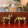 Miniature Figurine di Cavallo con Coda Lunga in Ottone Antico Ornamento Feng Shui Animale dello Zodiaco in Rame Mini Artigianato da Scrivania Decorazione per la Casa