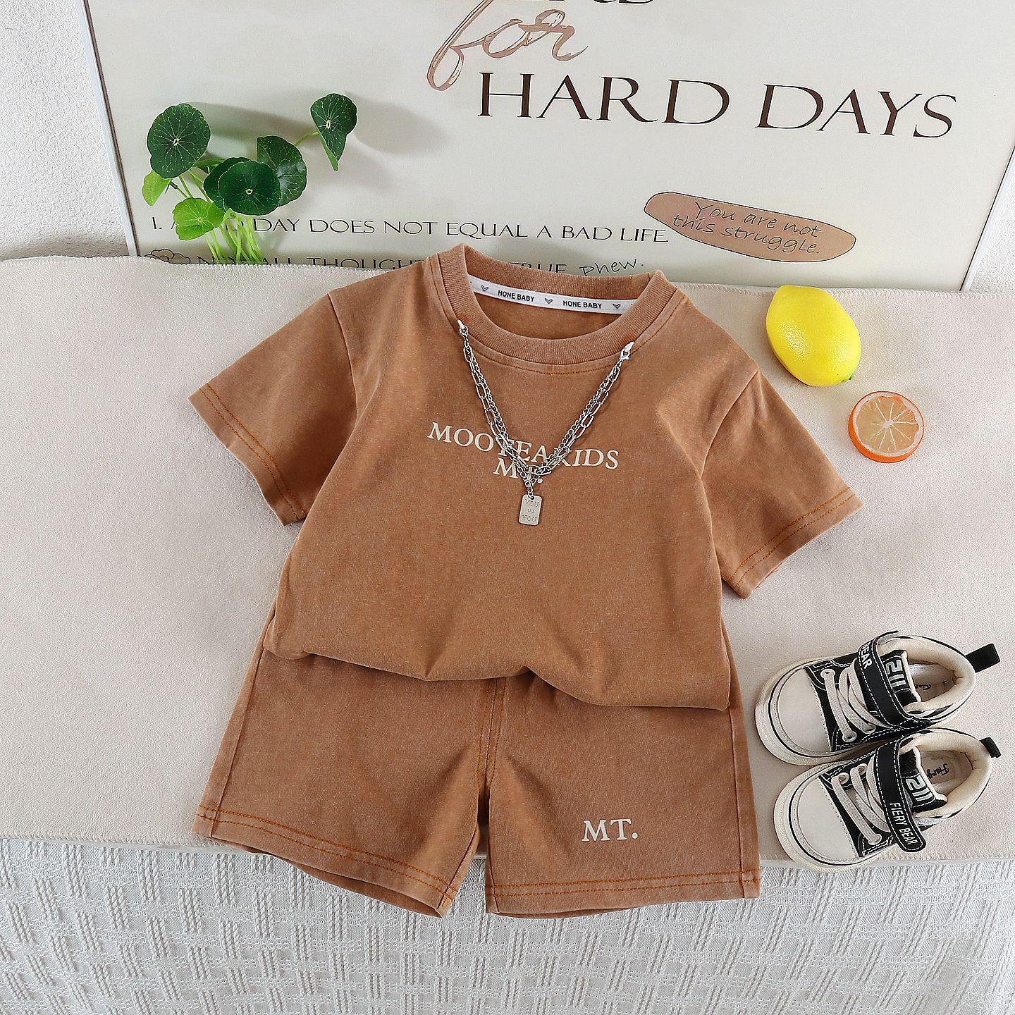 

Летний детский комплект из двух предметов с коротким рукавом для мальчиков 2026 года - Дизайн Письмо-цепочка , Повседневный и удобный для прогулок 90cm хаки