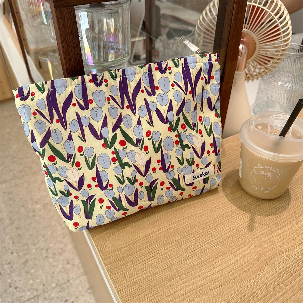 Charming Ladies Trendy Flower Pattern Cosmetic Pouch Portable Clutch Makeup Bag