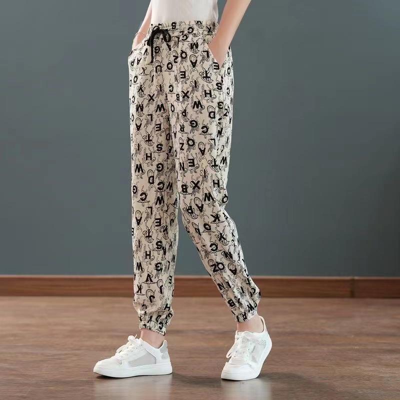 

Летние женские брюки-джоггеры из ледяного шелка - Прохладный принт, облегающий крой, пляжная одежда, маленькие универсальные длинные брюки One Size (80-140 kg)