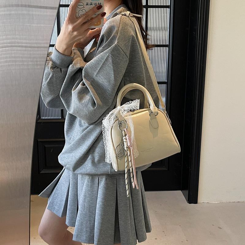 High-end niche bag women's new spring and summer fashion versatile messenger bag casual portable pillow bag