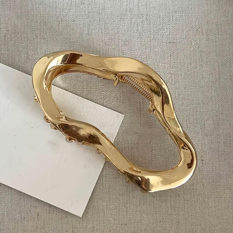 Small Niche Design Irregular Liquid Lines Cloud Shaped Large Women's Metal Grab Clip Daily Fashion Wear Dished Hair Shark Clip