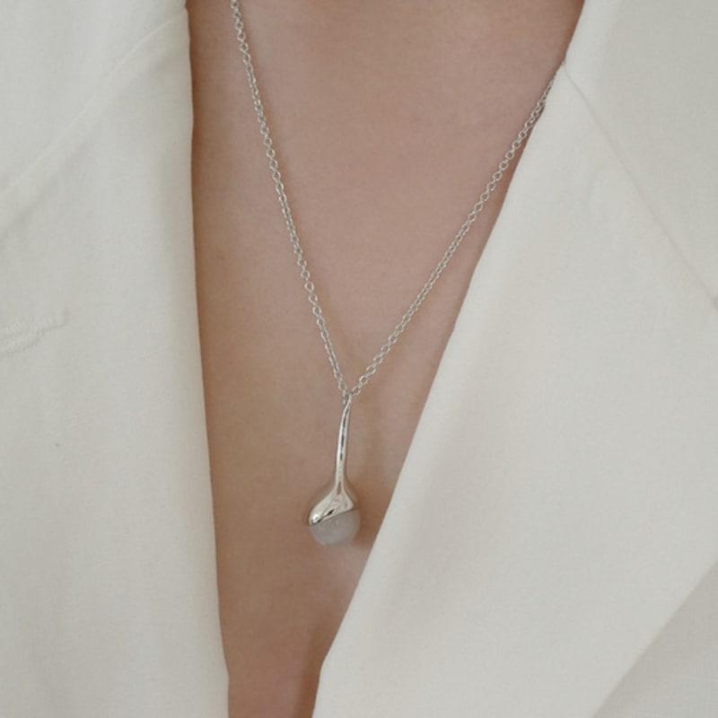 

fiore stone bud necklace (moonstone) gold