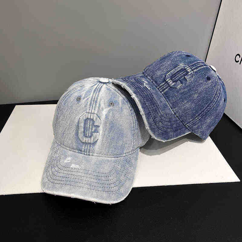 High-quality Washed Denim Ripped Baseball Caps, Men's and Women's Ins Trendy Brand C Letter Cap, Showing a Small Tide