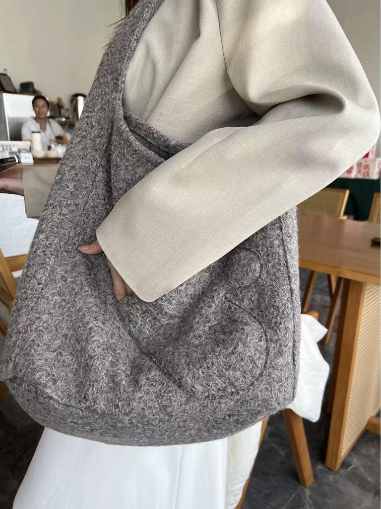 Korean Style Textured Wool Tote: Large-Capacity, Versatile Handheld/Shoulder Bag for Commuters