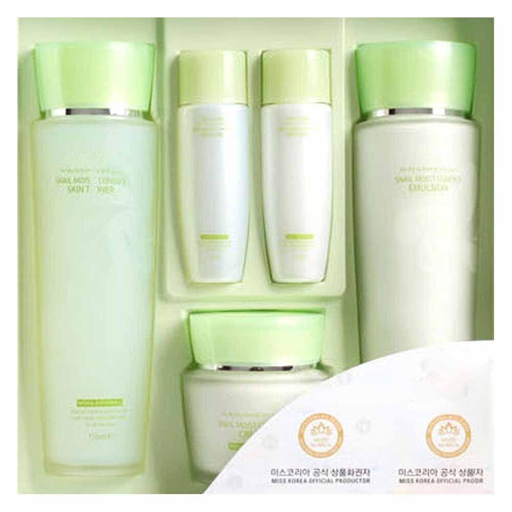 A 3-piece snail set that moisturizes and protects the skin.