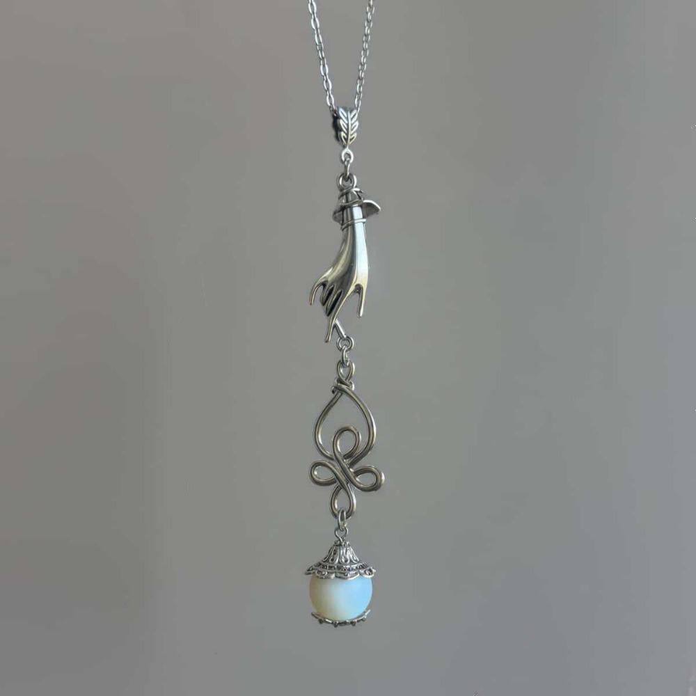 Creative Fashion Celtic Knot Hand-shaped Moonstone Pendant Necklace Women's Gothic Party Witch-style Outfit Jewelry Accessories