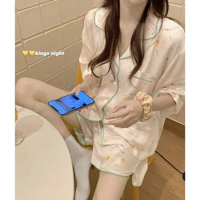 

Французские высококачественные пижамы из ледяного шелка с цветочным принтом, женская летняя домашняя одежда, костюм с короткими рукавами, летние пижамы из двух предметов в китайском стиле с принтом в стиле ретро XXL бежевый