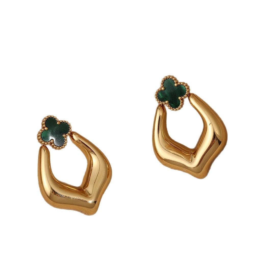 Four Leaf Clover Heart-shaped Titanium Steel Earrings with a Light Luxury and High-end Feel, Personalized and Simple Earrings