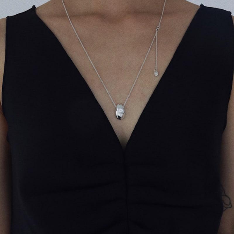 

Thro.er Breen Necklace one