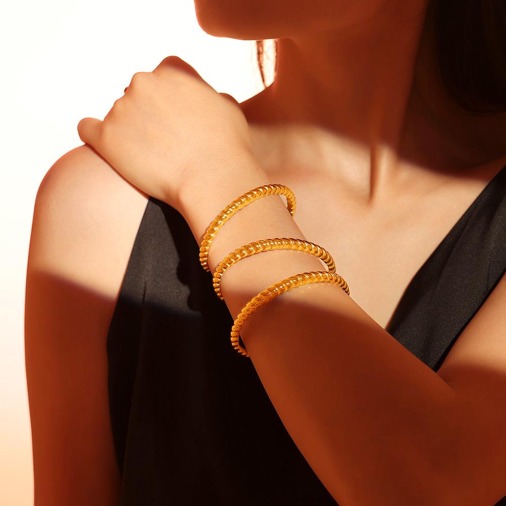 Trendy Adjustable 18K Gold-Plated Titanium Threaded Bracelet