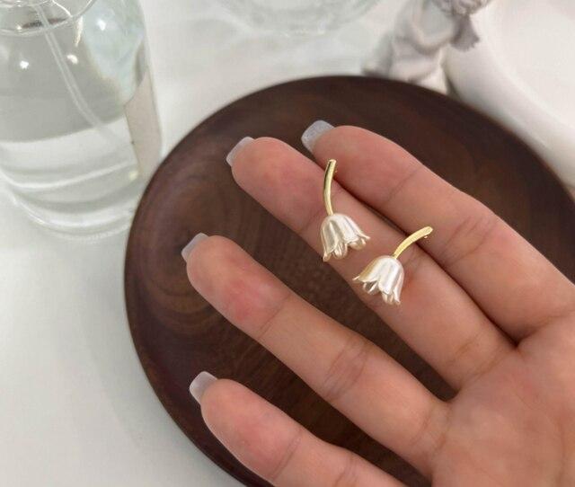 2022 nye Tulip 925 sølv nål blomst mini Kunstig perlelegering øredobber for kvinner Motesmykker (5 stk gratis frakt)