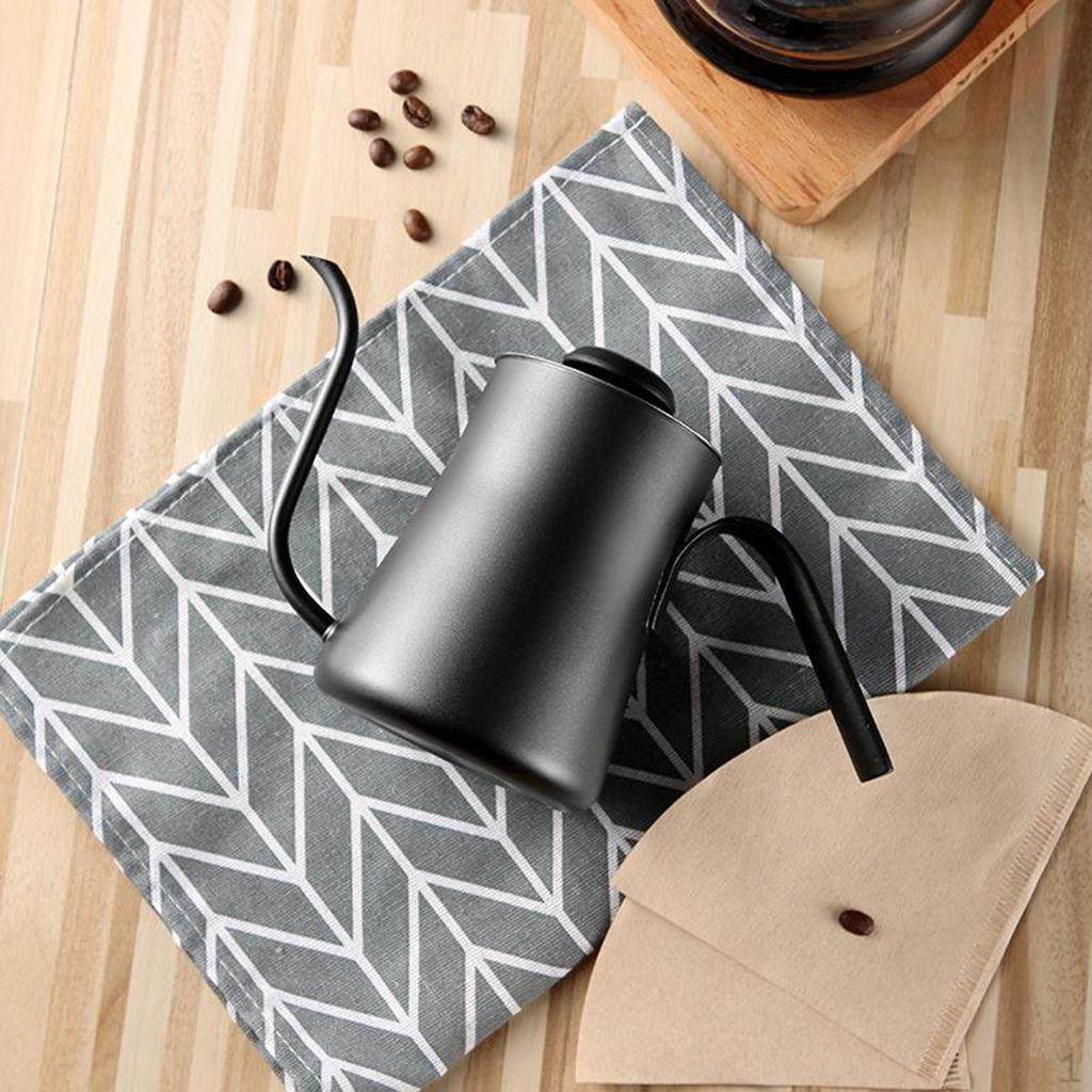 

Чайник из нержавеющей стали с гусиной шеей и кофе