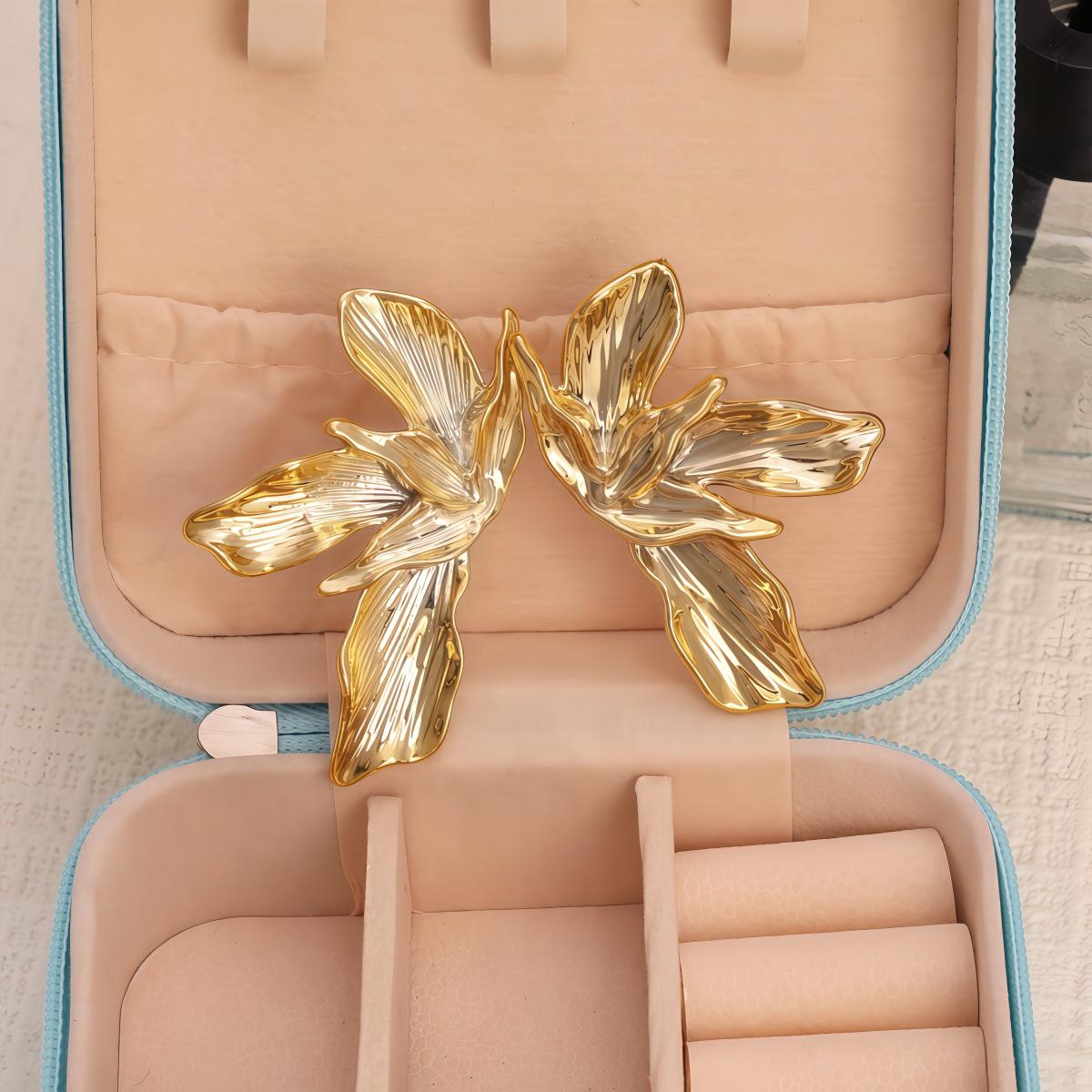 Exaggerated 3D Starfish & Flower Pleated Women s Stud Earrings Set - Light Luxury Fashion Accessories