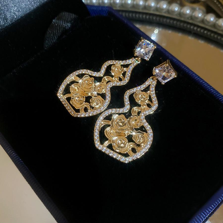 Silver Needle New Chinese Zircon Leaf Water Drop Earrings Light Luxury Premium Sense Earrings Retro Court Style Temperament Earrings Women