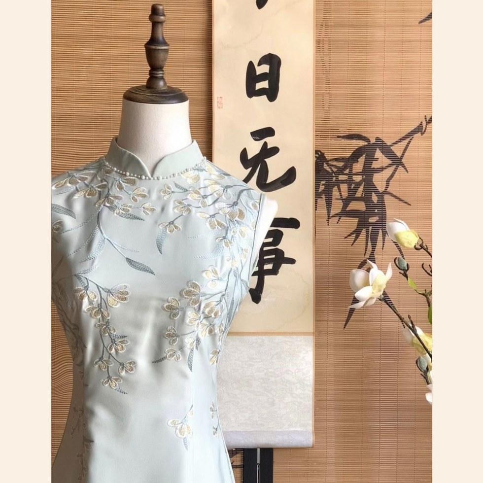 New Chinese-style turquoise improved cheongsam high-end embroidery sleeveless waist national style dress