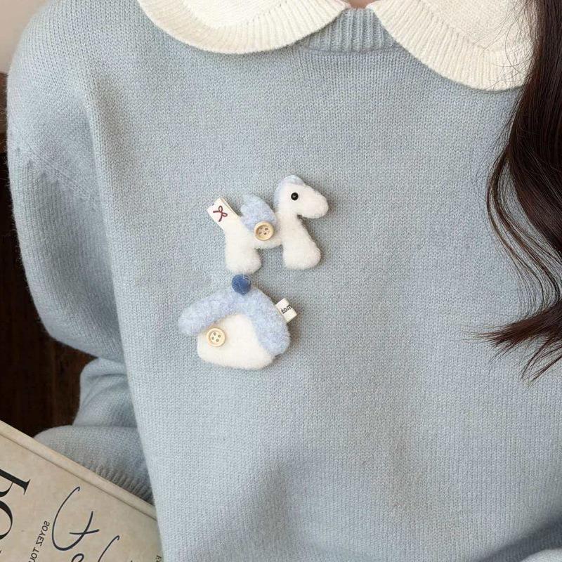 Stylish Red Horse Brooch for Women – Niche Design for Coats & Scarves