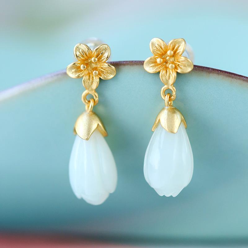 S925 Silver-plated Inlaid Hetian Jade Jasper Magnolia Flower Retro Temperament High-end Stud Earrings 2026