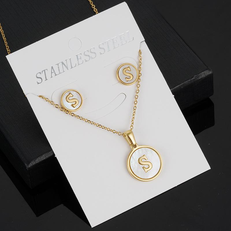 18K Gold-Plated Stainless Steel Alphabet Necklace Set: Cross-Border Women’s 26-Letter Round Shell Pendant
