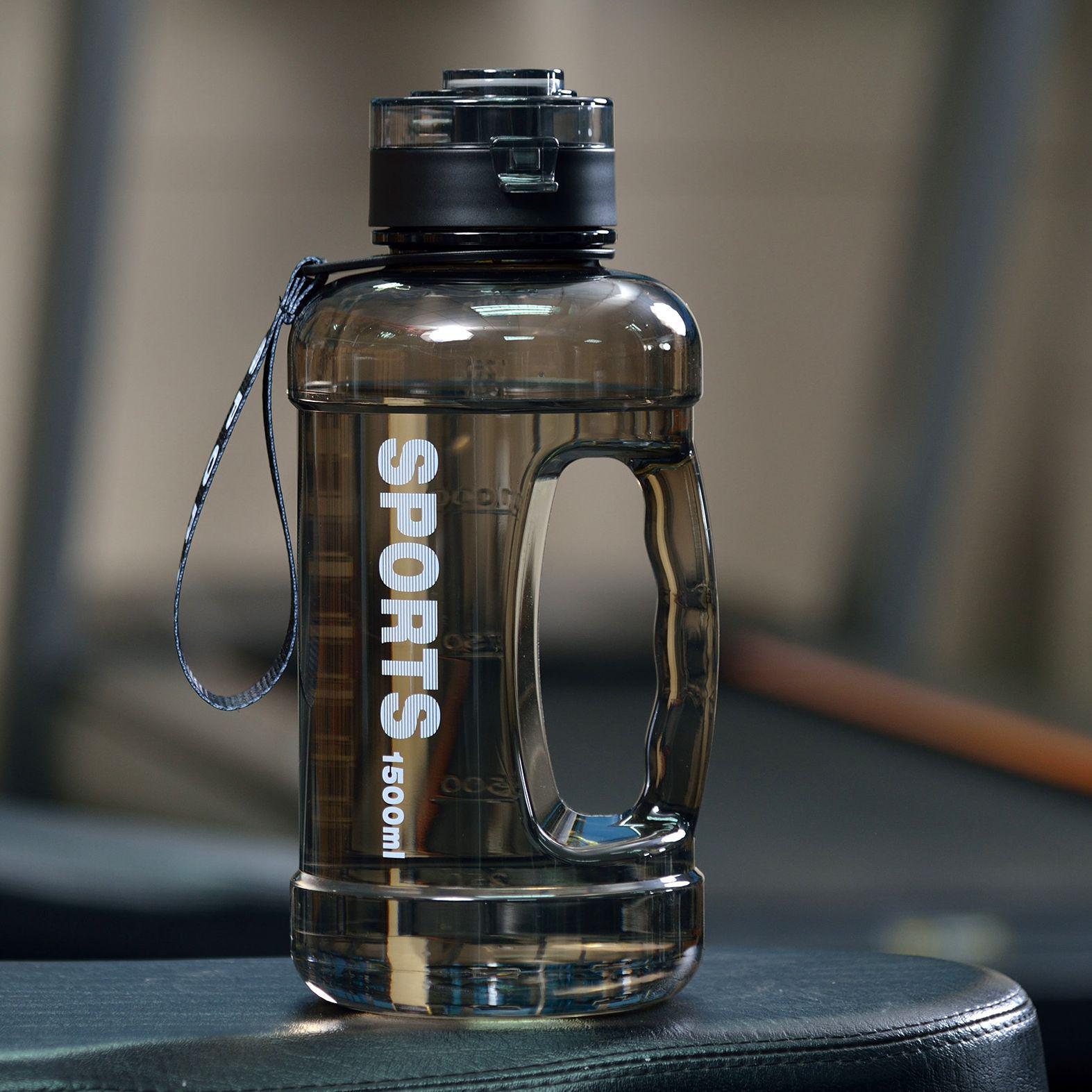 Outdoor Sports Eco-Friendly Tritan 1.5L Flip-Top Water Bottle, High Temperature Resistant and Portable.