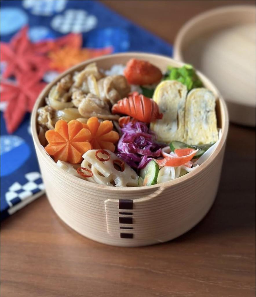 Maru Bento (Medium) 550ml, Magewappa Bento Box, Made in Japan by Odate Kogei Co., Ltd. Made with natural wood, this durable, lightweight, round bento