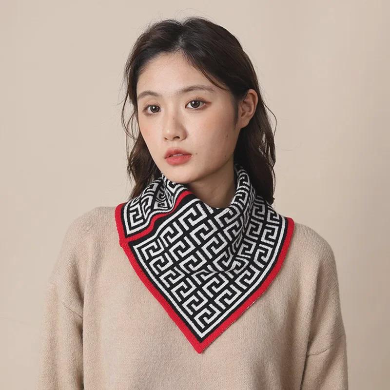 Unisex Knitted Triangle Scarf: Cozy Autumn/Winter Neck Warmer & Pullover Cover
