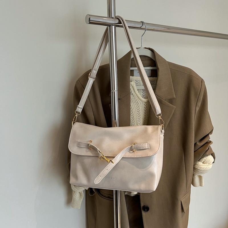 2025 Spring and Summer New Bag Cover High Value Leather Sense Solid Color Large Capacity Texture Envelope Single Shoulder Oblique Span Bag Women