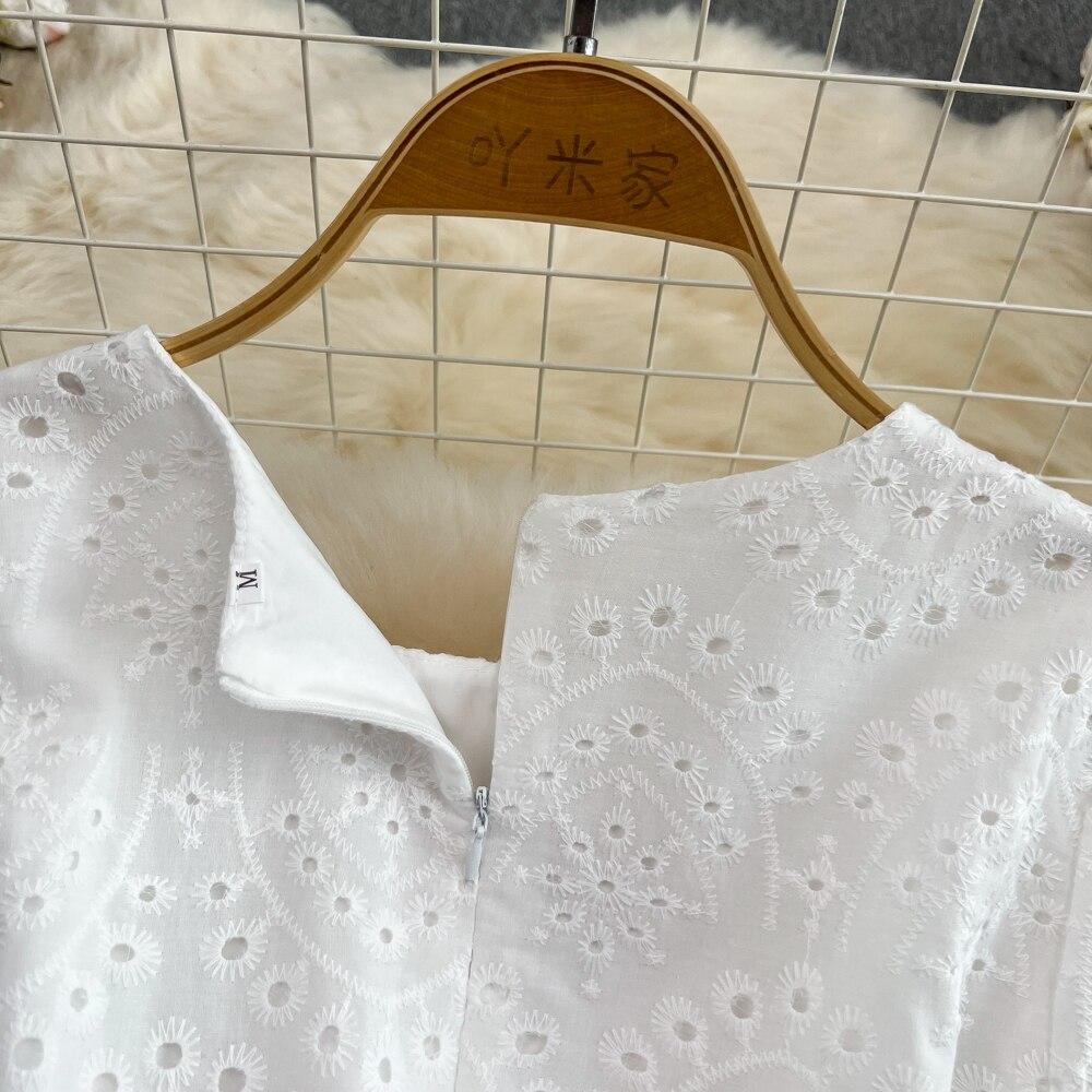 Retro Palace Temperament Round Neck Waist Show Thin Hook Flower Hollow a Word Lace Dress Elegant Large Skirt
