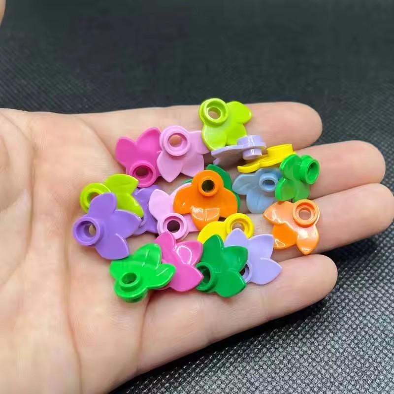 100 szt. MOC 32607 Płytka Roślinna Okrągła 1x1 z 3 Liśćmi Dyniowe Drzewo DIY Oświeć Klocki Kompatybilne Dzieci Klocki DIY Zabawka