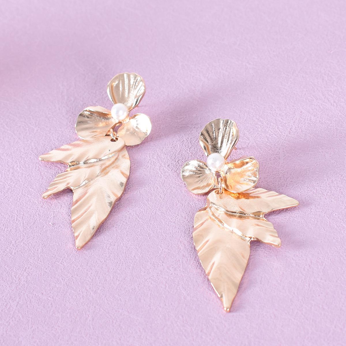 European & American Style Long Leaf Earrings - Simple & Elegant Design золотой