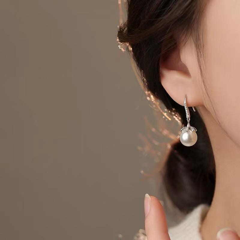 Pearl Earrings: Light Luxury 925 Sterling Silver Studs, 2025 High-End Women's Fashion